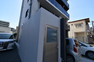 ゴミ箱敷地内有！　