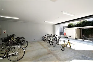 駐輪場あり　自転車・原付先着順！別途費用・手続き必要！