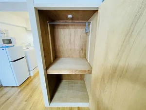 収納スペースも広く、長期滞在でも安心！！嬉しいポール付☆☆