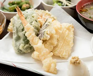 出来立て栄養満点の食事を朝夕２食提供しております♪