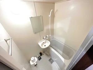 シャンプー・リンス・ボディソープ・風呂用洗剤・スポンジをご用意しておりますのでぜひご活用ください！三重県桑名駅前ウィークリーマンションでは7日以上から利用可能★