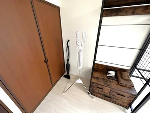 【掃除機完備】三重県桑名駅前ウィークリーマンション・三重県桑名駅前マンスリーマンションではビジネスホテルと違い、自宅と同じように生活できるのが強みの1つです。