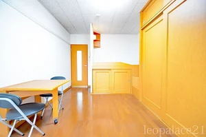 のマンスリーマンション・ウィークリーマンション「レオパレス朝見１号館 204(No.711494)」メイン画像