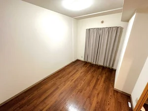 3LDKの広々物件の為、出張などで複数名様ご利用の際でもお部屋を分けれるのが嬉しいですね☆