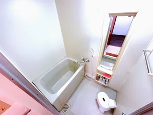 シャンプー・リンス・ボディソープ・風呂用洗剤・スポンジをご用意しておりますのでぜひご活用ください！姫路ウィークリーマンションでは7日以上から利用可能★