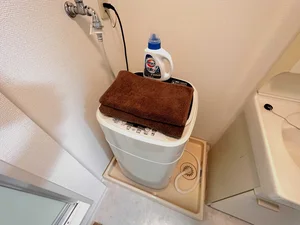 洗濯機は室内に設置しております♪洗濯用洗剤もご用意しておりますのでご入居してすぐにご利用が可能です(^^♪タオル1式分もご用意しております☆彡
