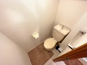 トイレにもトイレ用洗剤とトイレ用ブラシをご用意しておりますので長期ご利用の場合の気になる汚れなどもお掃除して頂けます＾＾