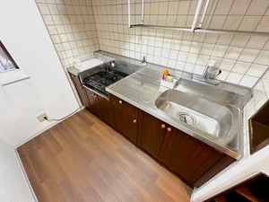 お箸、お鍋、包丁、お皿、ボウル、お玉、食器用洗剤、簡単な調理器具は各種取り揃えています♪