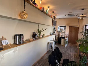 1010COFFEEまで徒歩5分