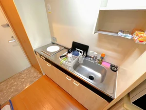 【キッチン画像】高松市（瓦町駅前）ウィークリーマンション♪冷蔵庫、電子レンジ、炊飯器、ケトル、調理器具や食器類もご用意しております(^^♪