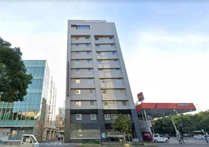 高松中央温泉まで徒歩５分、350m。