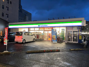 ファミリーマート 新岐阜駅北店まで徒歩15分