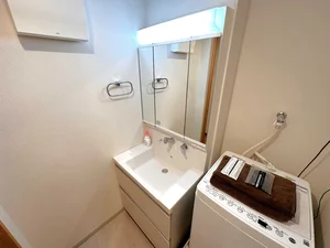 【独立洗面台】岐阜駅前ウィークリーマンションでは、ドライヤー、歯ブラシ、洗剤類も多数完備♪旅行、出張、暮らしに関する手荷物を極限まで減らします‼