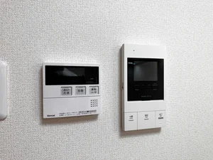 温度調節機能も完備、お湯張りも簡単に出来ます♪また、スポンジ・浴槽用洗剤も完備で岐阜駅前エリアで長期利用向け。シャンプー・ボディソープ・タオルもご用意しておりますのでお荷物も少なく済みますね★