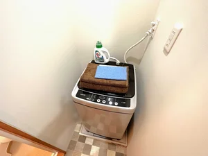 【洗濯機・タオル】ホテルと違い岐阜駅前(オーキッドパーク前)ウィークリーマンションでは洗濯が毎日できます。その分、着替えも少なく、手軽に利用できるをコンセプトに7日以上の生活に適したお部屋となってます♪