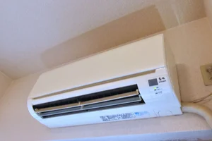 エアコン付きで快適な室温でお過ごしいただけます！　エアコンフィルターは長期利用の場合にはご自身でフィルター清掃お願いします。