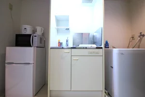 キッチン！　食器類や調理器具も取り揃えてありますので　自炊可能で健康面に考慮できます！