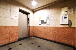 エレベーター付き! 上下階移動楽々で荷物が多いときも安心です!