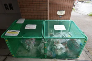 敷地内ゴミ捨て場あり 朝の忙しい時間帯も楽々ごみ捨てしていただけるので便利!