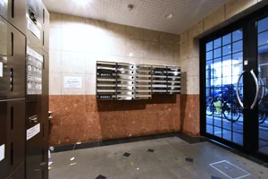 エントランス 明るく広々とした空間! 集合ポストありで郵便物受け取り可能!