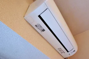 エアコン付き 温度調節可能で夏場・冬場関係なく快適な室内でお過ごしいただけます!