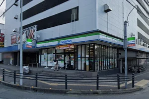 ファミリーマート 豊田ヴィッツ店まで徒歩3分。