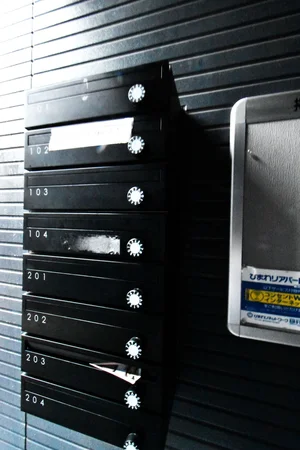 ポストダイヤル式で　郵送物などの受け取り可能！投函不要シールは必ず退去時は元に戻して下さい！