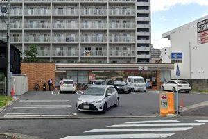 セブンイレブン 名古屋新栄２丁目南店まで徒歩5分。