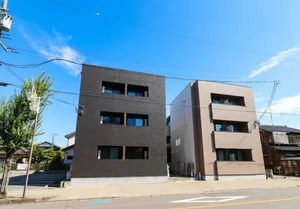 敷地内のゴミ捨て場ありで 三河豊田駅から徒歩3分! トヨタ自動車本社工場も徒歩圏内で周辺にコンビニなどお店も多いです。