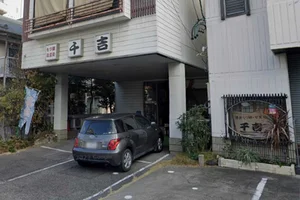 千吉まで徒歩2分。