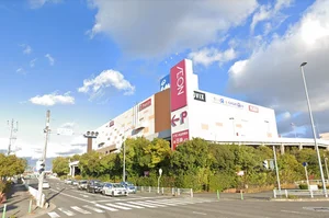 イオン三好ショッピングセンターまで車で19分。