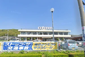 蒲郡自動車学校まで車で9分。