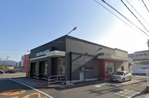 マクドナルド 蒲郡竹谷店まで車で7分。