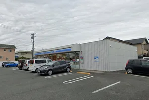 ローソン 豊橋小松店まで徒歩4分。