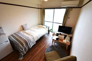 家具家電付きのマンスリーマンション！　大きめのテレビ付きで　お仕事終わりなどリラックスしてお過ごしいただけます♪