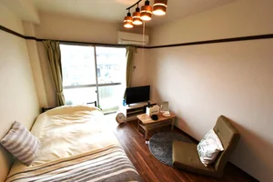 郵便ポストもあり　郵送物などの受け取りも可能！　ティッシュやリセッシュなどの備品類もございます。