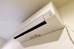 エアコンにて冷暖房あり! 一年を通して快適な室温でお過ごしいただけます。