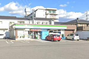 ファミリーマート 安城駅北店まで徒歩10分。