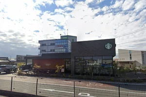 スターバックス コーヒー 安城篠目店まで車で7分。