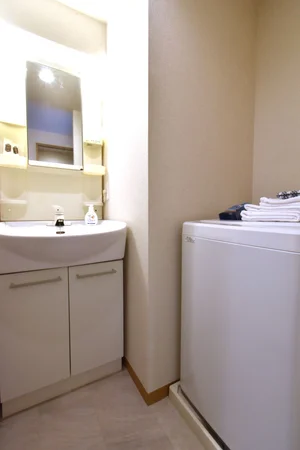 独立洗面台付部屋で　朝自宅の化粧や髪のセット・歯磨きなど便利！