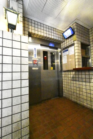 エレベーター付! 買い物などで荷物が重いときも楽々移動できて便利です!