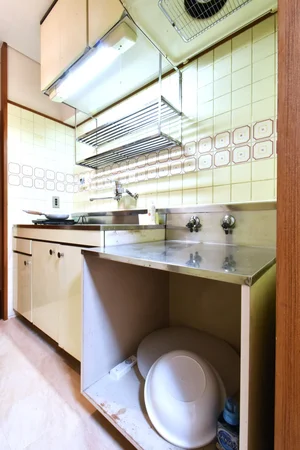 キッチン用具も多数ご用意！　食器もそろっており　食材をご用意いただけると即日自炊可能となっております。