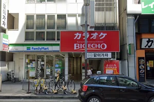 ファミリーマート 名駅四丁目西店まで徒歩11分。