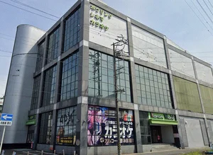 シネマワールド 小牧まで車で18分