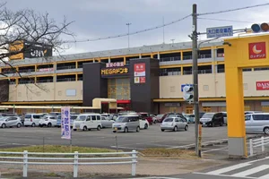 MEGAドン・キホーテ UNY大口店まで車で8分。