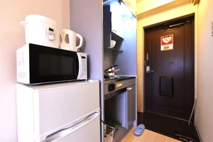 冷蔵庫・電子レンジ・炊飯器等　家電類充実しております！　キッチンも調理器具や食器類など取り揃えているので自炊可能！