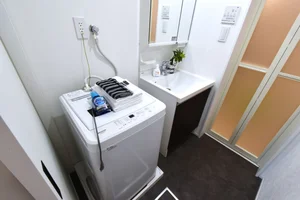 洗濯機もあり衣類やシーツも洗え 独立洗面台付で朝自宅やお風呂上りに便利!
