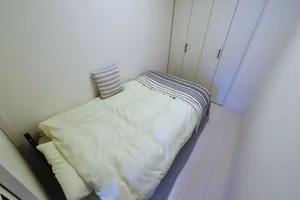 寝室有で生活スペースと別れているのが嬉しいポイント!収納スペースも別途! リネン類も取り揃えております♪