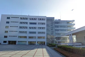 中部大学まで車で18分。