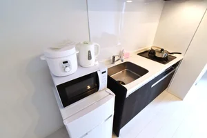 システムキッチンで自炊も可能で 栄養面を考えても最適! 調理器具や食器類も標準化されています。